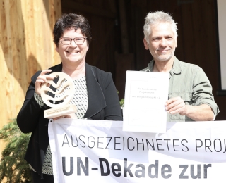BfN-Präsidentin Sabine Riewenherm und Stephen Wehner, Geschäftsführer Bergwaldprojekt e.V