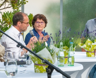 Präsidentin Sabine Riewenherm bei den Bonner Gartengesprächen