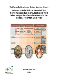 Cover von BfN-Skript 603: Graphische Darstellung der Methodik der naturschutzfachlichen Invasivitätsbewertung für gebietsfremde Arten. Stellvertretend sind für die Moose (Foto links) Campylopus introflexus (Kak-tusmoos) und für die Pilze (Foto rechts) Clathrus archeri (Tintenfischpilz) abgebildet. Unter den in Deutschland wild lebenden Flechten ist bislang keine gebietsfremde Art nachgewiesen worden.