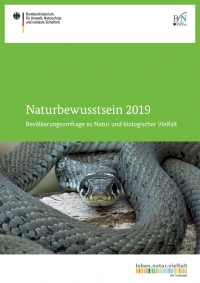 Cover der Studie Naturbewusstsein 2019 mit einem Foto einer Ringelnatter