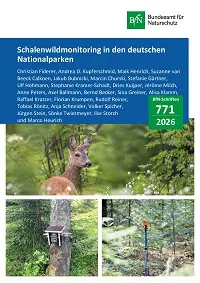 Cover von BfN-Schriften 771; Titelbild: Oben: Reh im Nationalpark Bayerischer Wald (©Nationalparkverwaltung Bayerischer Wald) Links: Kamerafalle an einer Vogelbeere (©Christian Fiderer) Rechts: Stativ eines Vertex auf einer Verjüngungsfläche (©Daniela Blöchinger)
