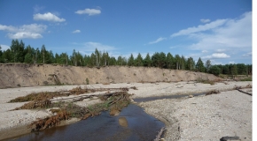 Fluss im Kiesbett