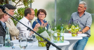 Christian Schwarzer, Prof. Dr. Maximilian Weigend, Martin Kaiser, Sabine Riewenherm und Jürgen Vogt auf dem Plenum