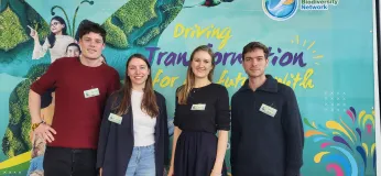 Die Abbildung zeigt ein Gruppenfoto der Jugenddelegation zur CBD COP 15 in Montréal/Kanada