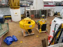 Bestandteile der Tonne auf dem Schiff