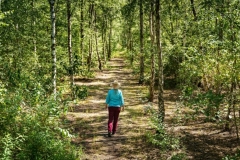 Frau in einem Wald