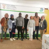 Auf der Abbildung ist eine Gruppe Jugendlicher abgebildet, die zum MAB-Programm trainiert werden