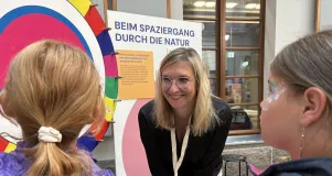 Kinder besuchen den BfN Stand