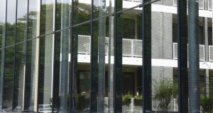 Haus mit Fensterfassade 