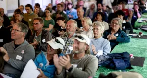 Das Publikum beim Gartengespräch 