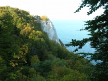 Das Foto zeigt den Kreidefelsen Königsstuhl auf der Insel Rügen.