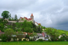 Das Foto zeigt die Klosterburg Kastl im Lauterachtal.