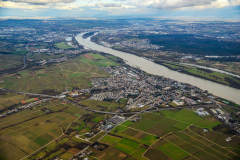 Luftaufnahme Blick aus Nordost flussaufwärts auf Eltville Richtung Wiesbaden und Frankfurt