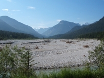 Naturnahe Flussschotterbänke der Isar bei Vorderriß im Karwendelgebirge (Foto: Usch Martin)