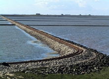 Schleswig-Holsteinisches Wattenmeer bei Norderwarft mit Halligen im Hintergrund (Foto: Michael Dietrich)