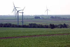 Blick von der Bredstedt-Husumer Geest über die Nordfriesische Marsch ins Wattenmeer (im Hintergrund die Halligen) in die Lecker Geest (Foto: Christof