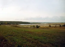 Blick über einen Braunkohletagebau, der als künftiger Speichersee geflutet wird. (Foto: Bahram Gharadjedaghi)