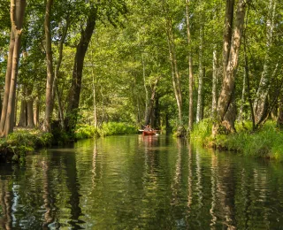 Kajakfahrt auf einem Kanal im Spreewald