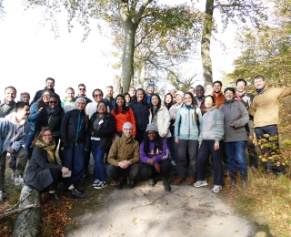 Gruppenbild der Teilnehmenden des IPBES Youth Workshop in der Natur