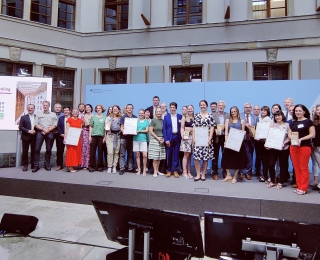 Preisträger auf dem Podium