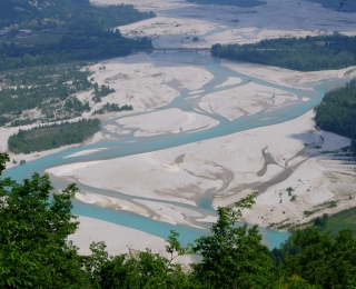 Flusslauf des Tagliamento in Italien