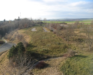 Blick von oben auf eine Landschaft mit Trockenrasen