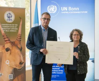 Amy Fraenkel und Thomas Graner mit dem Zertifikat