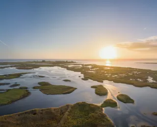 Luftaufnahme der Karrendorfer Wiesen mit Sonnenuntergang