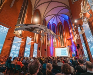Blick auf Podium und Gäste des marinen Gartengesprächs