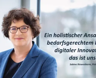 Portrait Sabine Riewenherm mit Ihrem Statement 