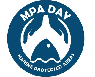 Logo des MPA Day: Hände schützen einen Fisch