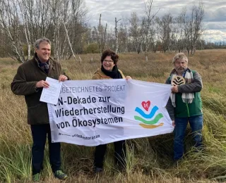 Christian Konrad, Erster Bürgermeister von Leipheim und Vorsitzender der ARGE Donaumoos, BfN-Präsidentin Sabine Riewenherm und Dr. Ulrich Mäck, Geschäftsführer der ARGE Donaumoos