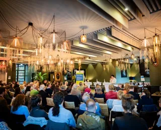 BfN-Präsidentin Sabine Riewenherm begrüßt die Gäste des BfN-Gartengesprächs.