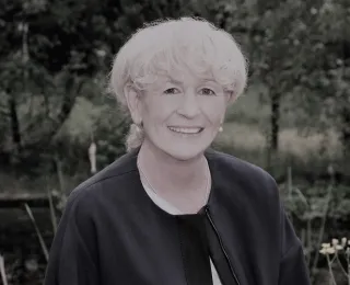 schwarz-weiß Portraitfoto von Beate Jessel