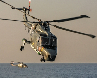 SEA LYNX im UNIFIL-Einsatz, im Hintergrund weiterer Hubschrauber